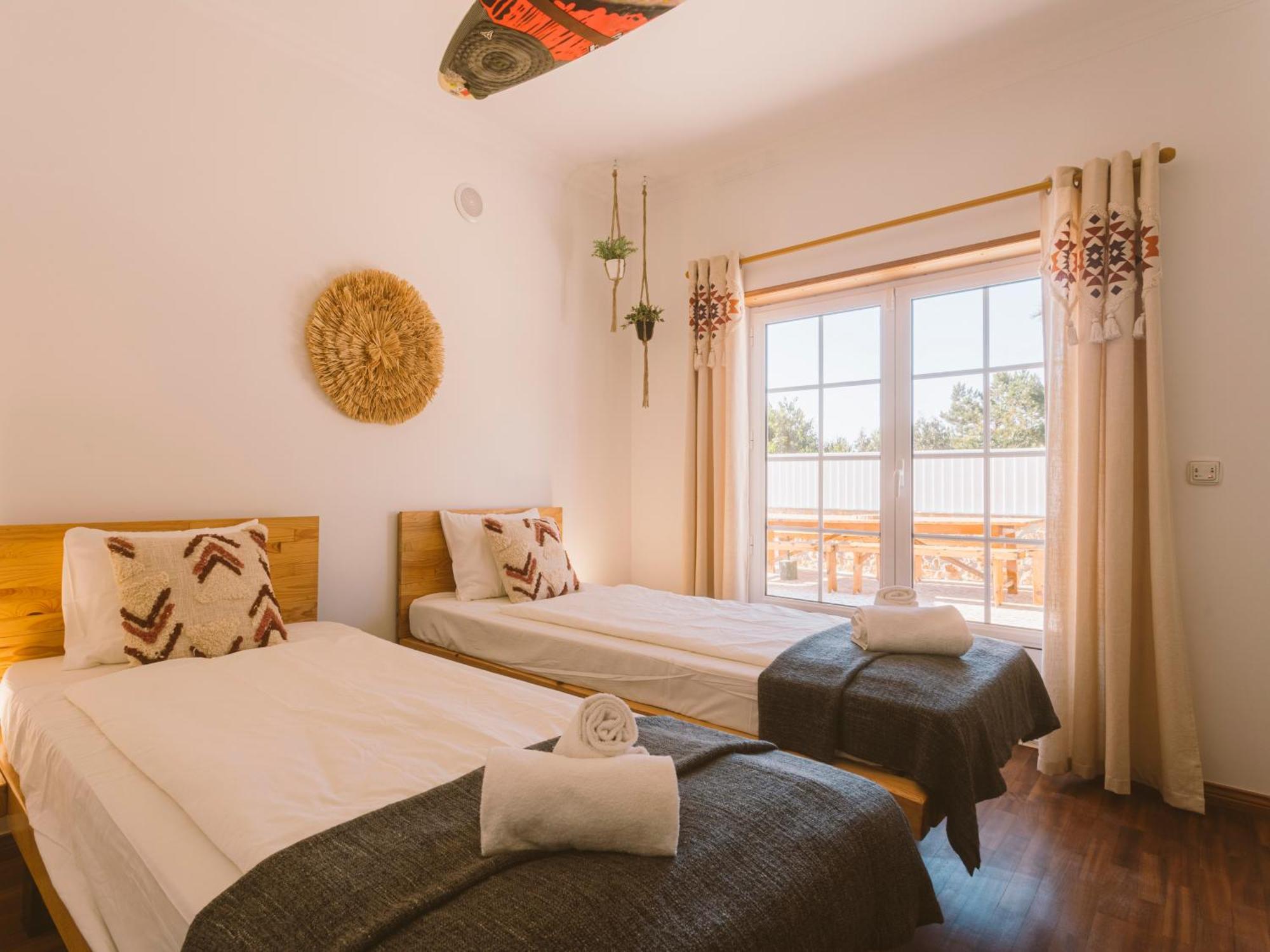 Cliff Surf House Hostel A dos Cunhados Bagian luar foto