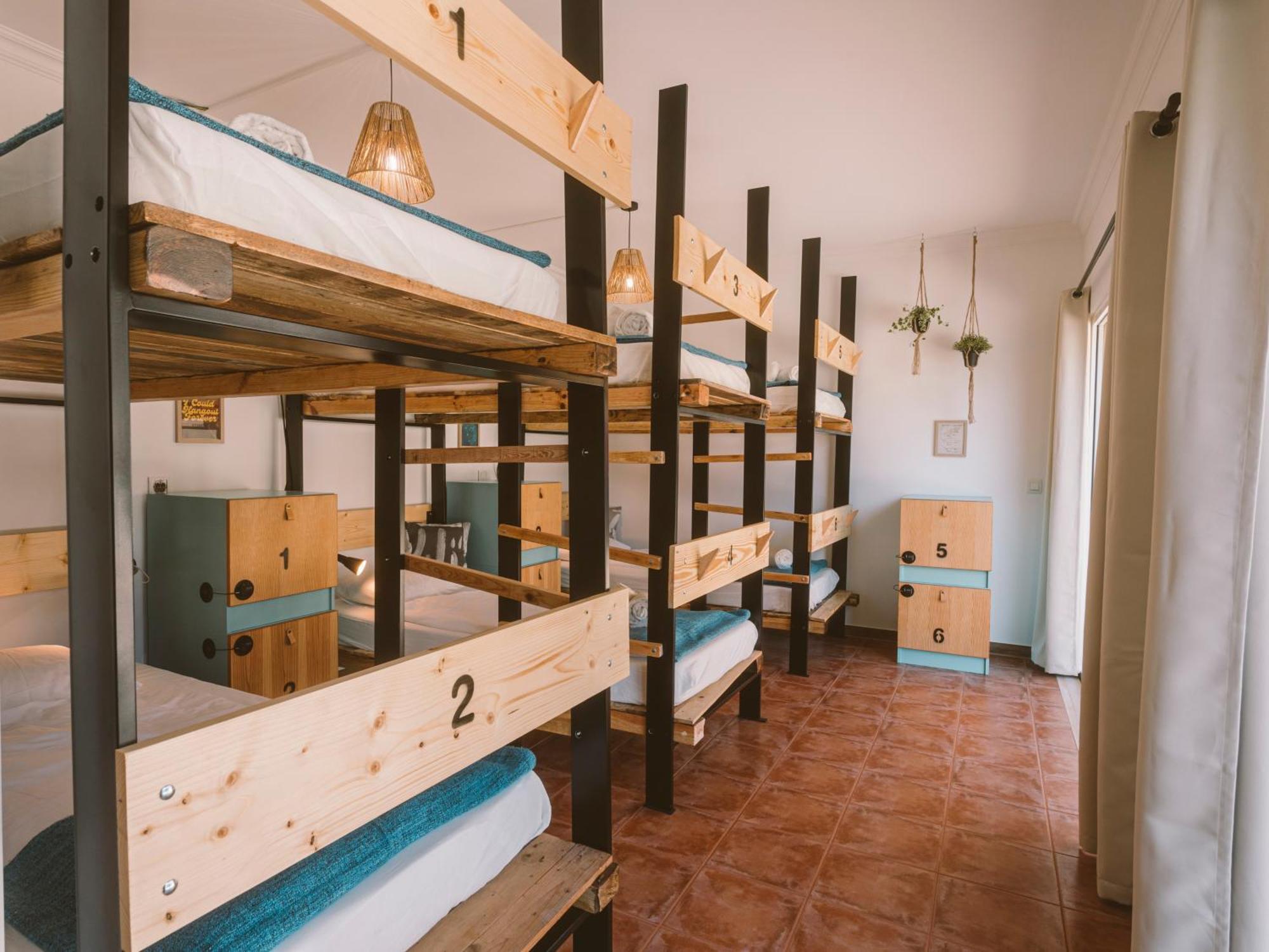 Cliff Surf House Hostel A dos Cunhados Bagian luar foto