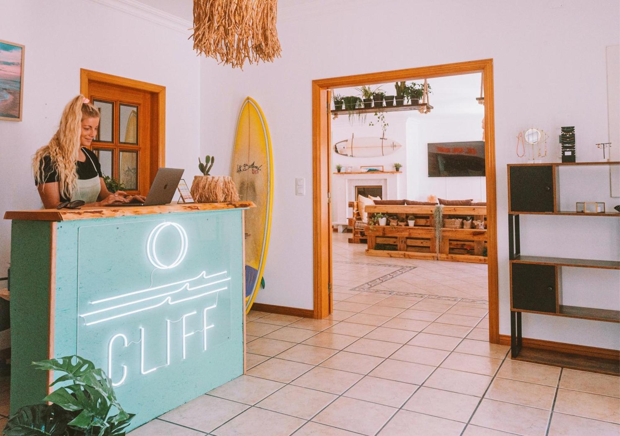 Cliff Surf House Hostel A dos Cunhados Bagian luar foto