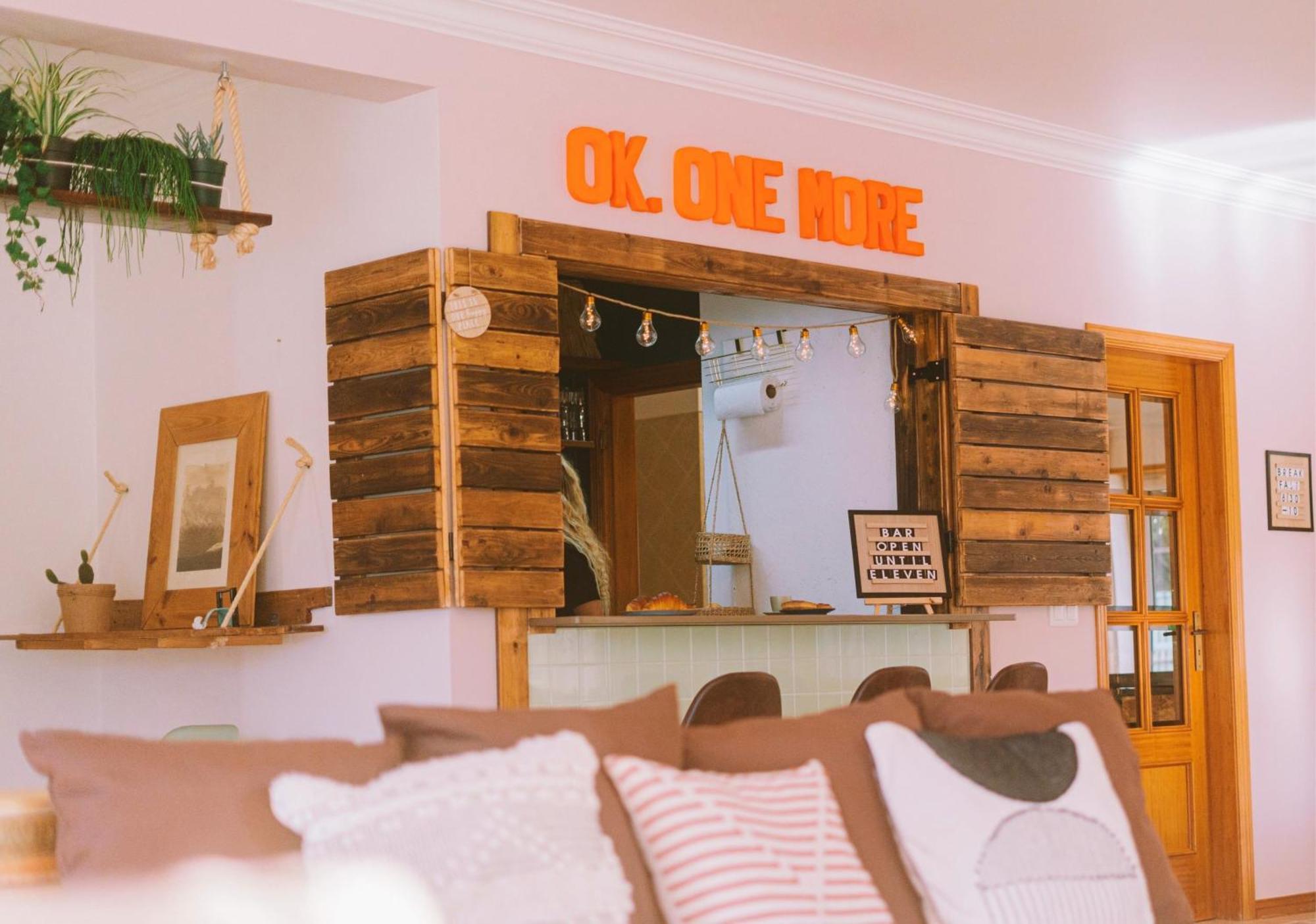Cliff Surf House Hostel A dos Cunhados Bagian luar foto
